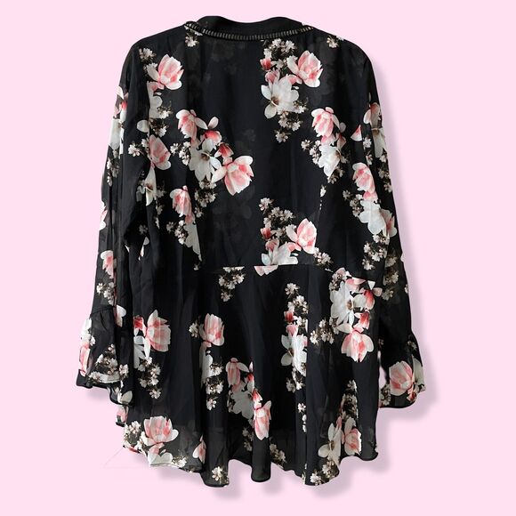 Trendy City Chic Sacred Lotus Floral Top Crochet Accent Flutter Sleeve 18 NWT - Picture 4 of 7